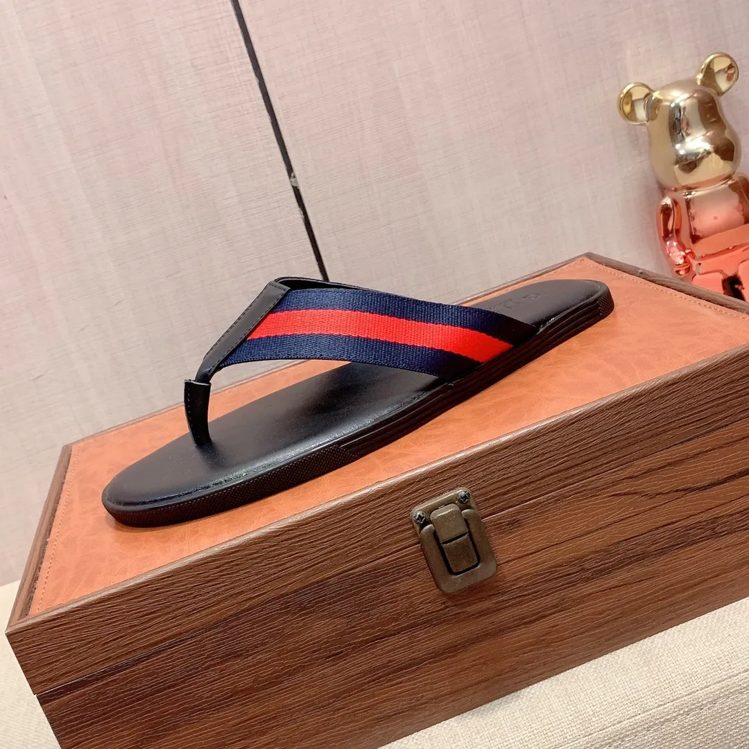 Slippers: New model: Factory price: 240💰💰🎩🎩🔥🔥《 Gucci* 》Series of slippers top purchasing agent🔍🔍Sold at the same time for men, original Italian imported webbing made of selected cowhide, exquisite workmanship,), sole: (super comfortable) original factory special sole, ⚠️exclusive double-layer movable molded sole super comfortable⚠️, real shot🎬the real thing is more beautiful🔍🔍266 regular code 38-44, can be ordered 45.